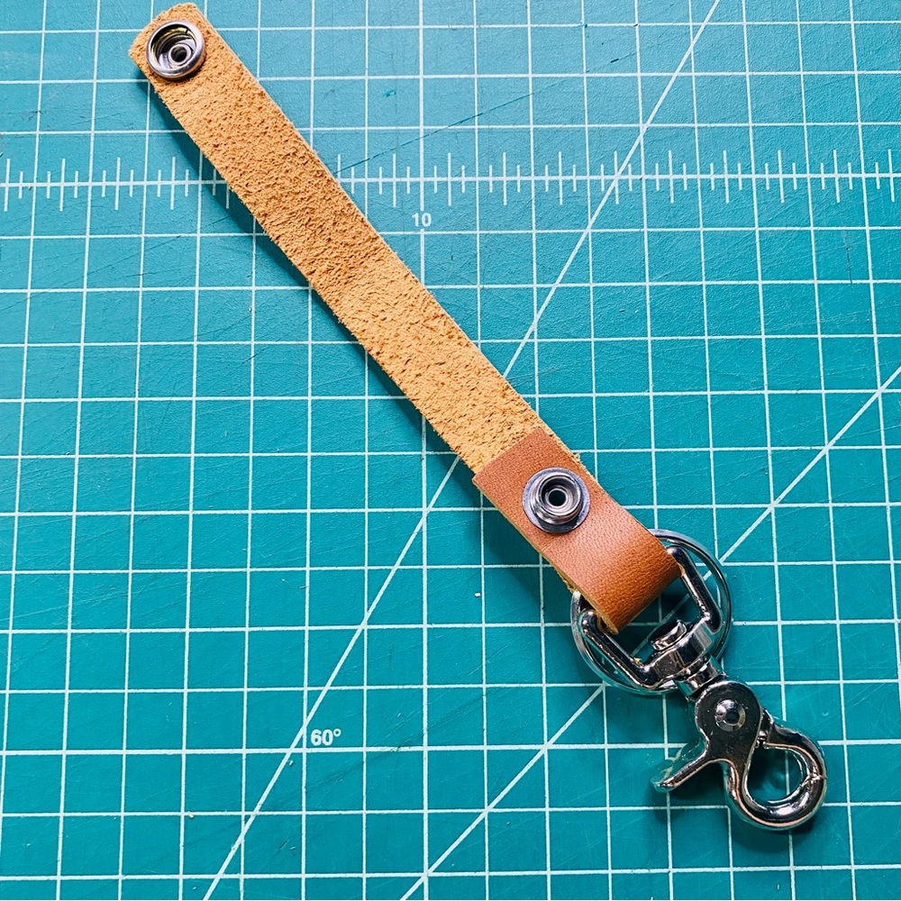 4.5” loop trigger snap leather keychain floral line customized - Picture 3 of 6